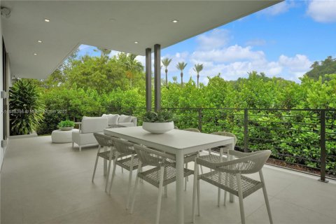 House in Key Biscayne, Florida 5 bedrooms, 332.96 sq.m. № 1940989 - photo 28