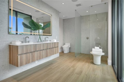 House in Key Biscayne, Florida 5 bedrooms, 332.96 sq.m. № 1940989 - photo 22