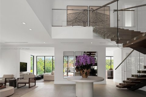 House in Key Biscayne, Florida 5 bedrooms, 332.96 sq.m. № 1940989 - photo 17