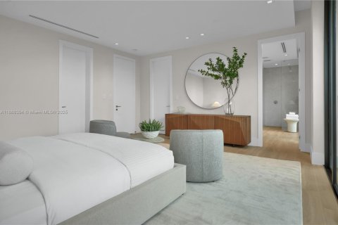 House in Key Biscayne, Florida 5 bedrooms, 332.96 sq.m. № 1940989 - photo 21