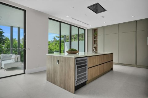 House in Key Biscayne, Florida 5 bedrooms, 332.96 sq.m. № 1940989 - photo 15