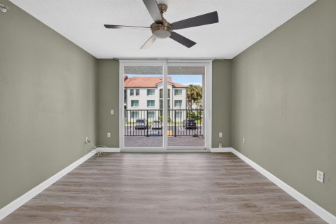 Condo in Boynton Beach, Florida, 2 bedrooms  № 2420748 - photo 12