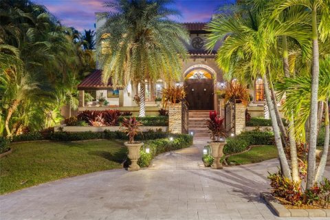 House in Fort Myers, Florida 4 bedrooms, 292.55 sq.m. № 1631135 - photo 10