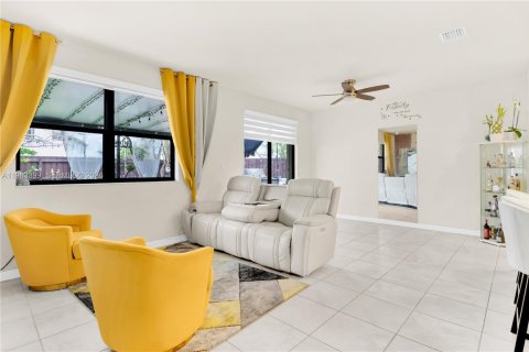 Casa en venta en Homestead, Florida, 4 dormitorios, 257.99 m2 № 2045639 - foto 18