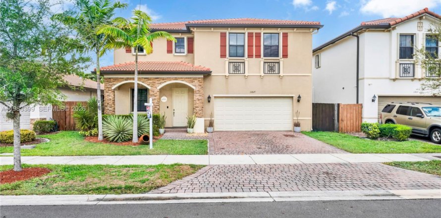 Casa en Homestead, Florida 4 dormitorios, 257.99 m2 № 2045639