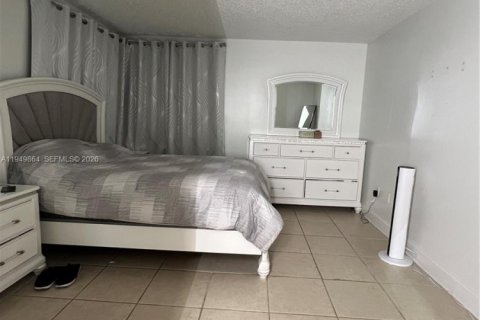 Снять в аренду кондоминиум в Майами, Флорида 2 спальни, 84.45м2, № 2005723 - фото 4