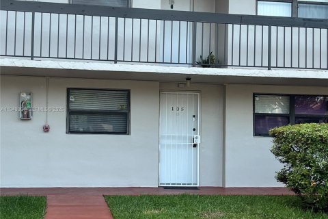 Снять в аренду кондоминиум в Майами, Флорида 2 спальни, 84.45м2, № 2005723 - фото 9