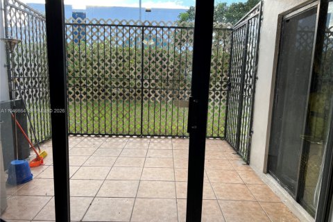 Снять в аренду кондоминиум в Майами, Флорида 2 спальни, 84.45м2, № 2005723 - фото 8