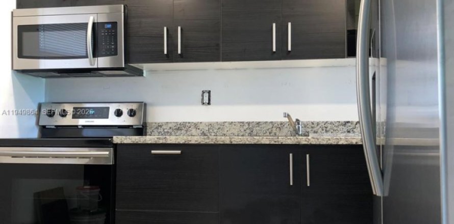 Кондоминиум с 2 спальнями в Майами, Флорида № 2005723