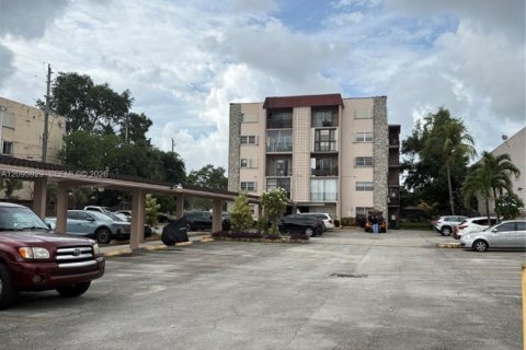 Copropriété à louer à Miami, Floride: 1 chambre, 54.91 m2 № 2385093 - photo 2