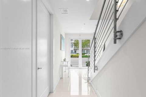 Townhouse in LANDMARK in Doral, Florida 3 bedrooms, 246.56 sq.m. № 1892106 - photo 6