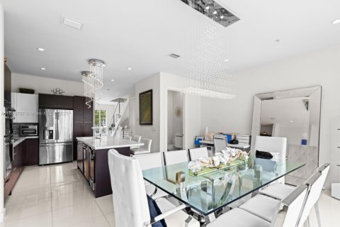 Townhouse in LANDMARK in Doral, Florida 3 bedrooms, 246.56 sq.m. № 1892106 - photo 24