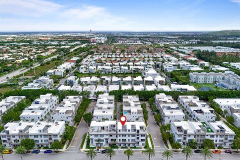 Townhouse in LANDMARK in Doral, Florida 3 bedrooms, 246.56 sq.m. № 1892106 - photo 3