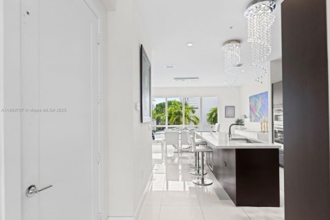 Townhouse in LANDMARK in Doral, Florida 3 bedrooms, 246.56 sq.m. № 1892106 - photo 15