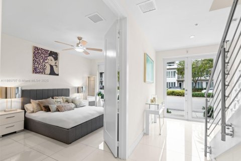 Townhouse in LANDMARK in Doral, Florida 3 bedrooms, 246.56 sq.m. № 1892106 - photo 7