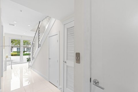 Townhouse in LANDMARK in Doral, Florida 3 bedrooms, 246.56 sq.m. № 1892106 - photo 13