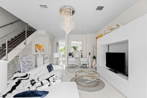 Townhouse in LANDMARK in Doral, Florida 3 bedrooms, 246.56 sq.m. № 1892106 - photo 30