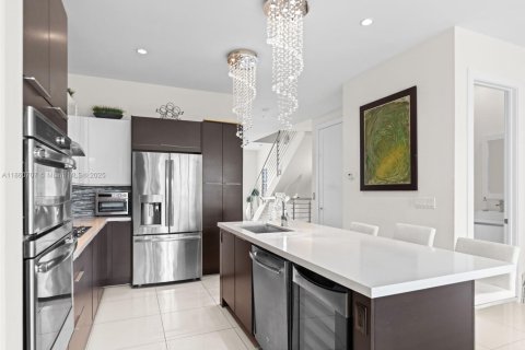 Townhouse in LANDMARK in Doral, Florida 3 bedrooms, 246.56 sq.m. № 1892106 - photo 18