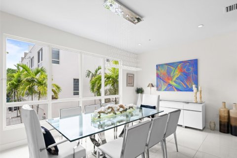 Townhouse in LANDMARK in Doral, Florida 3 bedrooms, 246.56 sq.m. № 1892106 - photo 25