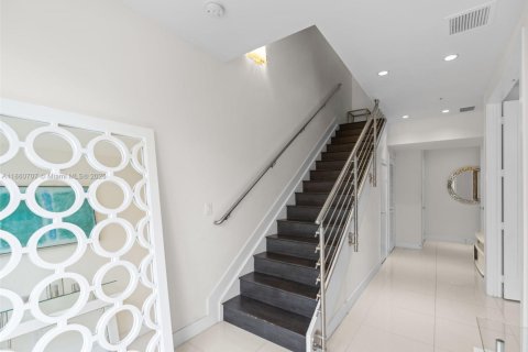 Townhouse in LANDMARK in Doral, Florida 3 bedrooms, 246.56 sq.m. № 1892106 - photo 5
