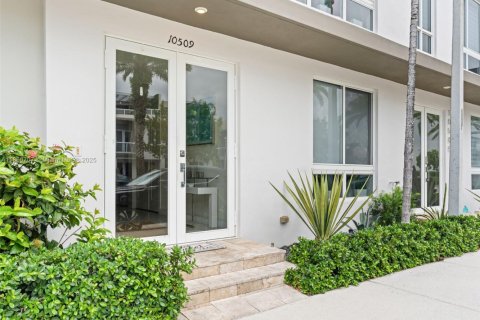 Townhouse in LANDMARK in Doral, Florida 3 bedrooms, 246.56 sq.m. № 1892106 - photo 2