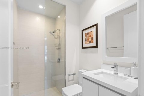 Townhouse in LANDMARK in Doral, Florida 3 bedrooms, 246.56 sq.m. № 1892106 - photo 11