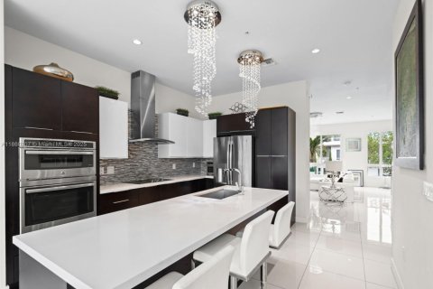 Townhouse in LANDMARK in Doral, Florida 3 bedrooms, 246.56 sq.m. № 1892106 - photo 21