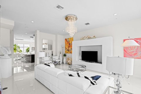 Townhouse in LANDMARK in Doral, Florida 3 bedrooms, 246.56 sq.m. № 1892106 - photo 26