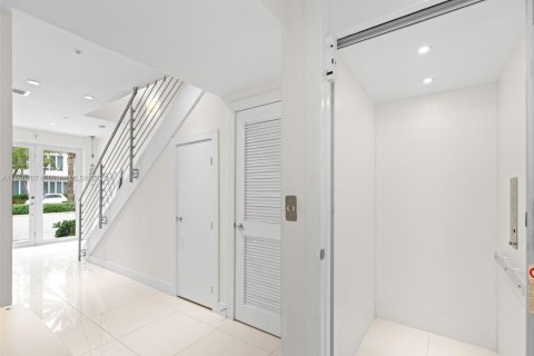 Townhouse in LANDMARK in Doral, Florida 3 bedrooms, 246.56 sq.m. № 1892106 - photo 14