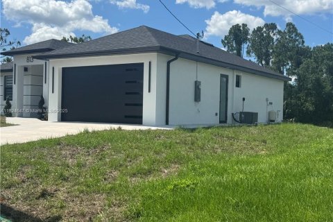 House in Lehigh Acres, Florida 3 bedrooms № 1790433 - photo 3