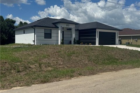 House in Lehigh Acres, Florida 3 bedrooms № 1790433 - photo 2