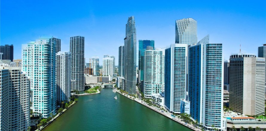 Condominio en Miami, Florida, 2 dormitorios  № 1467756