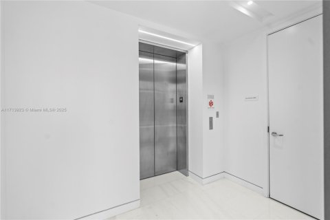 Condominio en venta en Miami, Florida, 2 dormitorios, 198.16 m2 № 1467756 - foto 30