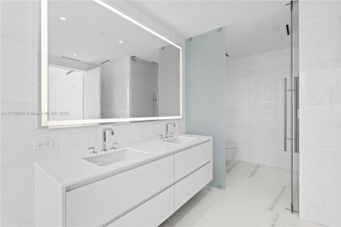 Condominio en venta en Miami, Florida, 2 dormitorios, 198.16 m2 № 1467756 - foto 20