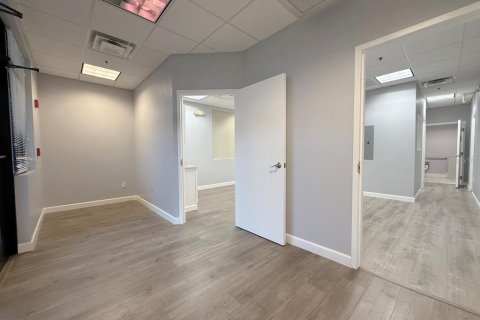 Immobilier commercial à louer à Orlando, Floride: 70.79 m2 № 2415180 - photo 4