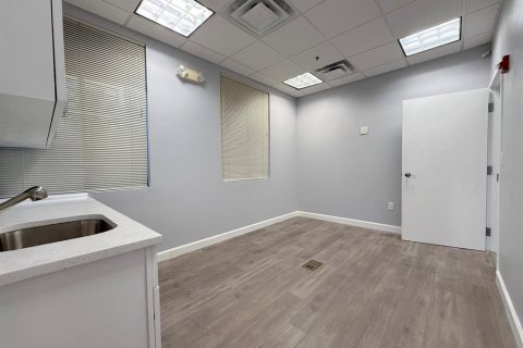 Immobilier commercial à louer à Orlando, Floride: 70.79 m2 № 2415180 - photo 6