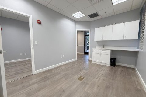 Immobilier commercial à louer à Orlando, Floride: 70.79 m2 № 2415180 - photo 7