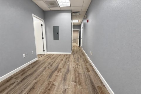 Immobilier commercial à louer à Orlando, Floride: 70.79 m2 № 2415180 - photo 9