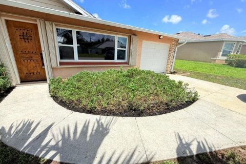 House in Cape Coral, Florida 3 bedrooms, 150.69 sq.m. № 2201847