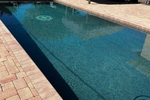 House in Cape Coral, Florida 3 bedrooms, 150.69 sq.m. № 2201847 - photo 19
