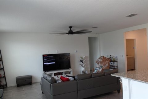 House in Kissimmee, Florida 3 bedrooms, 139.91 sq.m. № 2210513 - photo 6