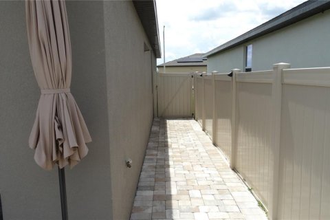 House in Kissimmee, Florida 3 bedrooms, 139.91 sq.m. № 2210513 - photo 12