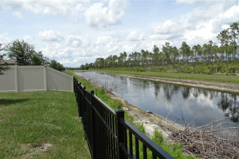 House in Kissimmee, Florida 3 bedrooms, 139.91 sq.m. № 2210513 - photo 15