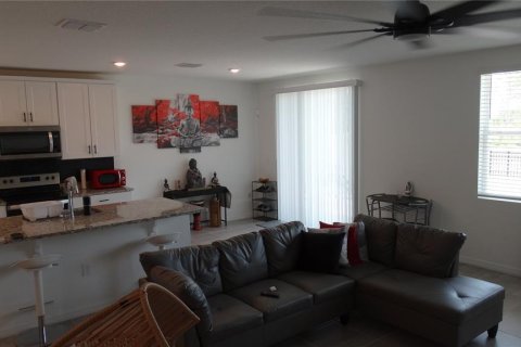 House in Kissimmee, Florida 3 bedrooms, 139.91 sq.m. № 2210513 - photo 8