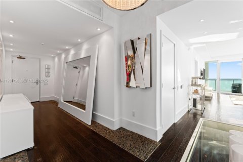 Снять в аренду кондоминиум в Майами-Бич, Флорида 2 спальни, 131.92м2, № 1990633 - фото 2