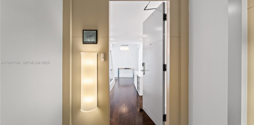 Кондоминиум с 2 спальнями в Майами-Бич, Флорида № 1990633