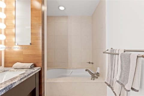 Снять в аренду кондоминиум в Майами-Бич, Флорида 2 спальни, 131.92м2, № 1990633 - фото 24