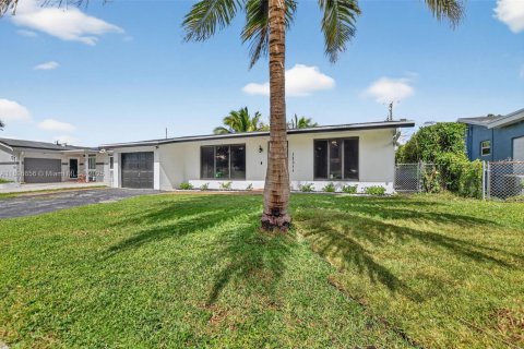Casa en venta en Sunrise, Florida, 2 dormitorios, 133.59 m2 № 1950721 - foto 2