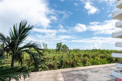 Condo in Key Biscayne, Florida, 2 bedrooms  № 1712109 - photo 21
