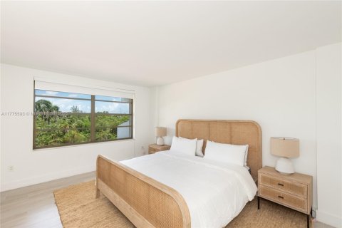 Condo in Key Biscayne, Florida, 2 bedrooms  № 1712109 - photo 10